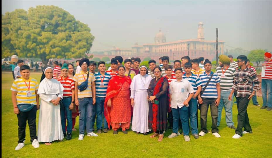 EDUCATIONAL TRIP TO DELHI ( BOYS )